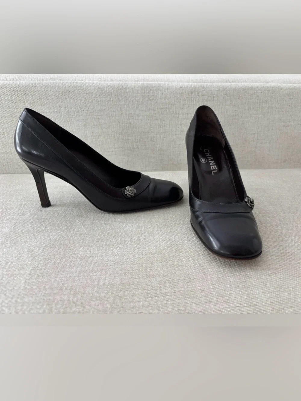 CHANEL Black Leather Camellia Pump